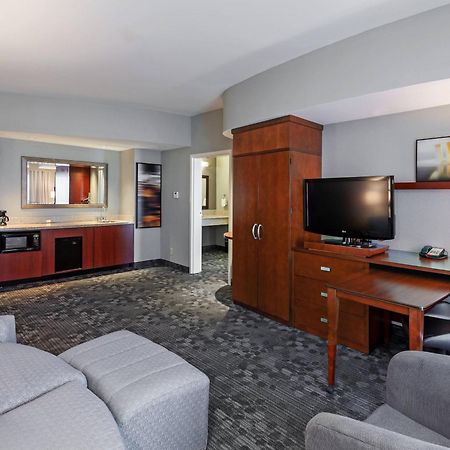 Отель Courtyard By Marriott Tulsa Woodland Hills Экстерьер фото