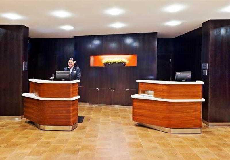 Отель Courtyard By Marriott Tulsa Woodland Hills Экстерьер фото