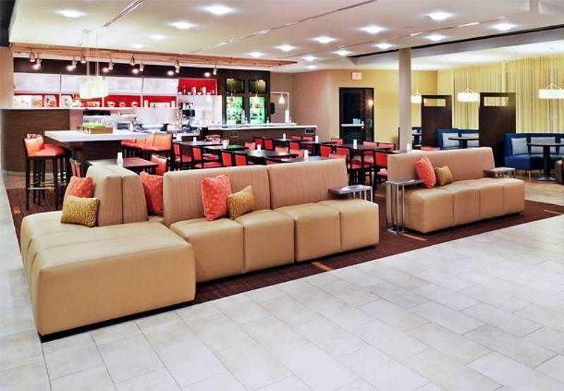 Отель Courtyard By Marriott Tulsa Woodland Hills Экстерьер фото