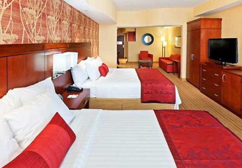 Отель Courtyard By Marriott Tulsa Woodland Hills Экстерьер фото